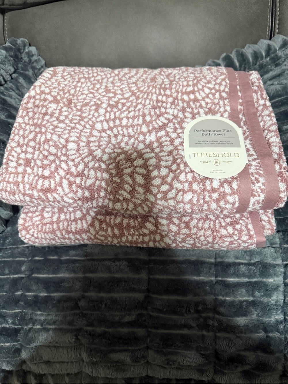 Threshold Performance Plus Pink & White Bath Towel-Geo Mauve 2 Towels